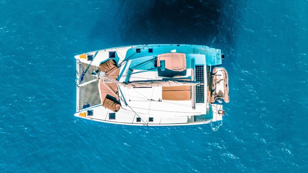 Lindos via mare – Tour privato di 10 ore in catamarano di lusso