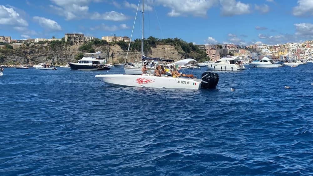 Crociera al tramonto con Aquila Rossa: l'ora d'oro di Napoli