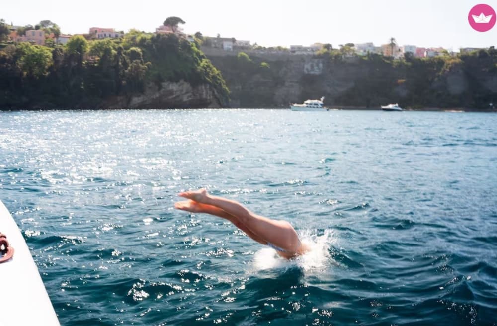 Crociera al tramonto con Aquila Rossa: l'ora d'oro di Napoli