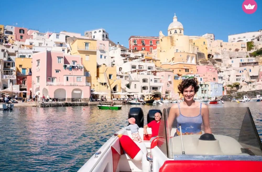 Crociera al tramonto con Aquila Rossa: l'ora d'oro di Napoli