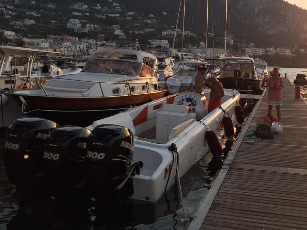 Crociera al tramonto con Aquila Rossa: l'ora d'oro di Napoli