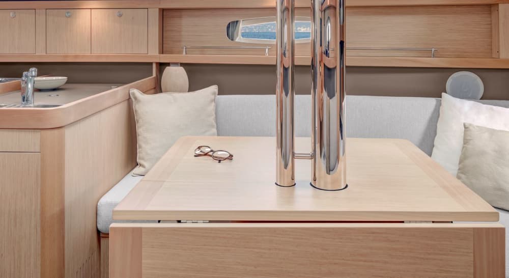 Blue Adventures between Towers and Wrecks