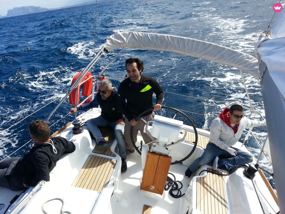 Blue Adventures between Towers and Wrecks