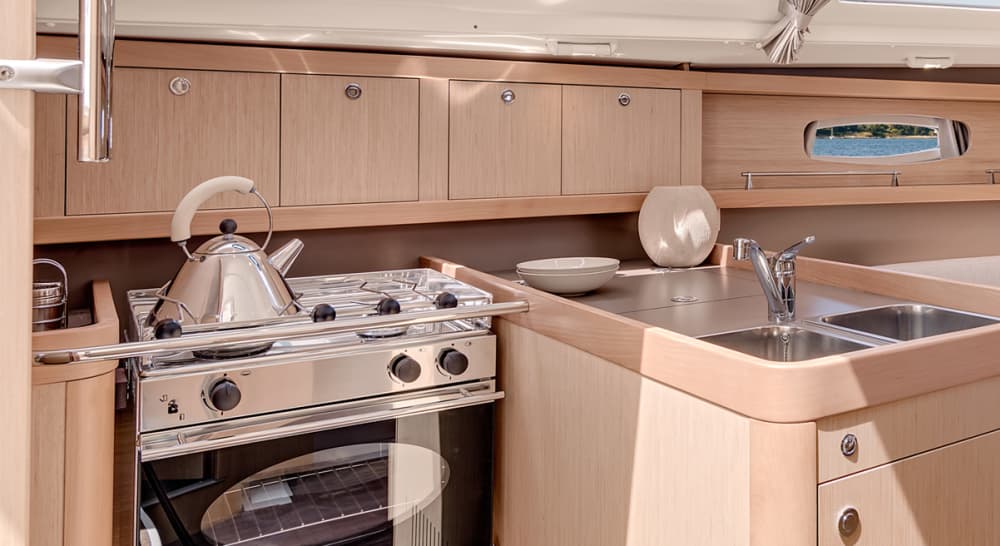 Blue Adventures between Towers and Wrecks