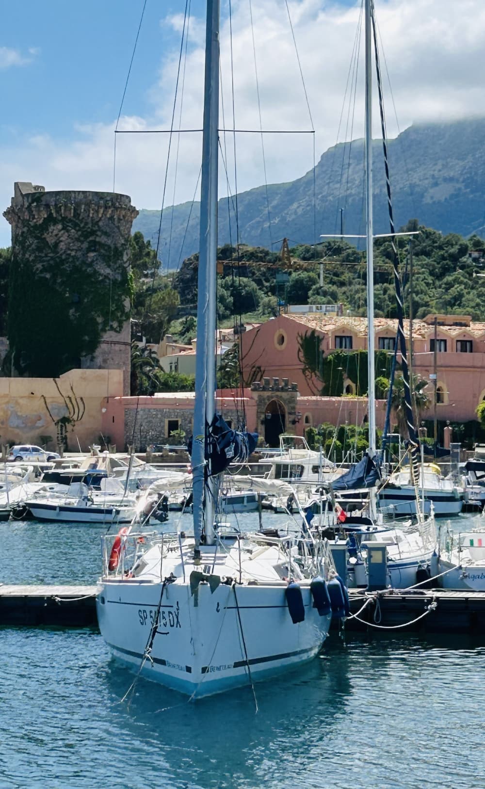 Blue Adventures between Towers and Wrecks