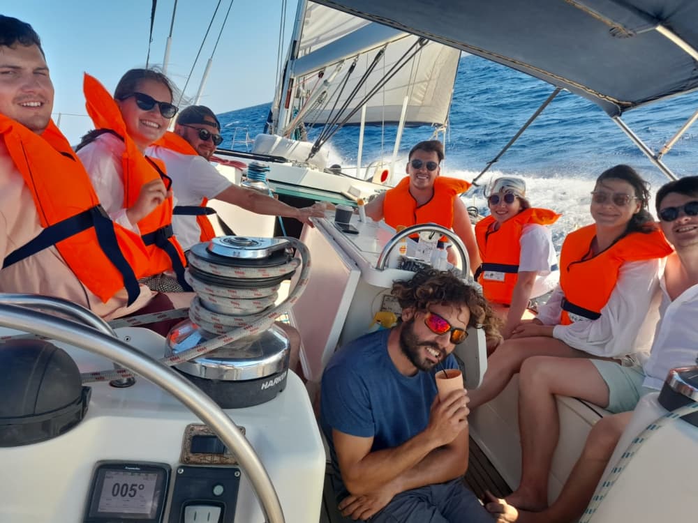 Swim, Sail & Feast – 6 Hour Morning Cruise to Dia Island