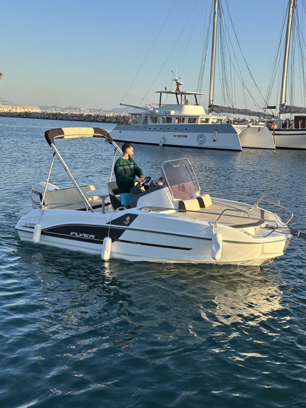 Neem een halve dag de tijd om te ontspannen op een motorboot in Marseille.
