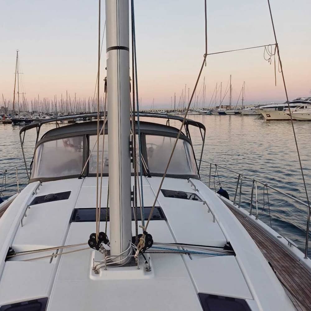 Проведите целый день, катаясь на парусной яхте в Ла Специи.