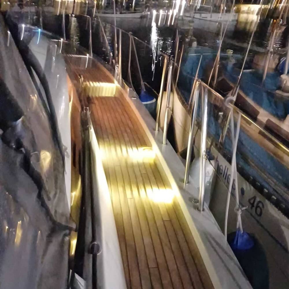 Проведите целый день, катаясь на парусной яхте в Ла Специи.