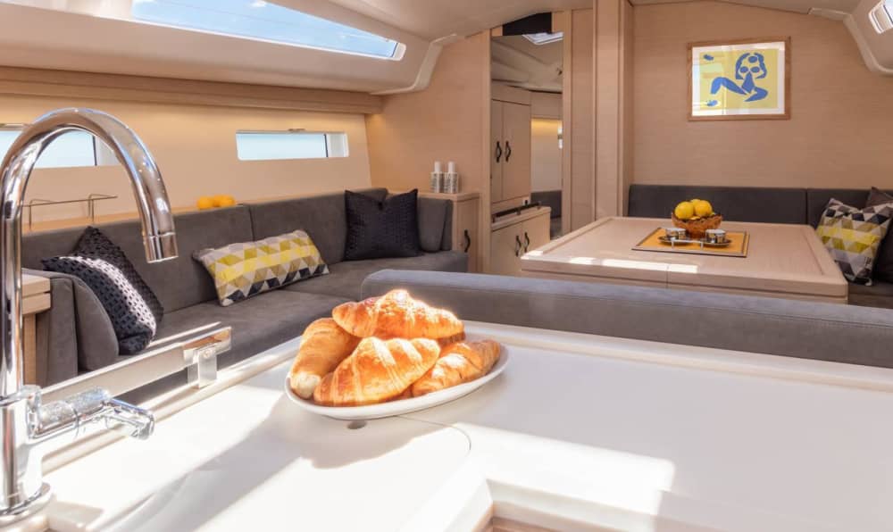 Проведите целый день, катаясь на парусной яхте в Ла Специи.