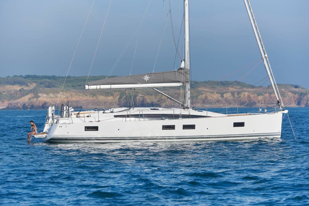 Проведите целый день, катаясь на парусной яхте в Ла Специи.