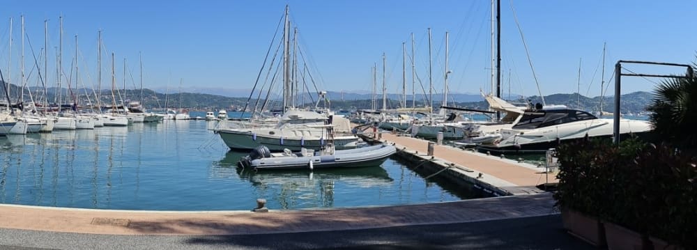 Проведите целый день, катаясь на парусной яхте в Ла Специи.