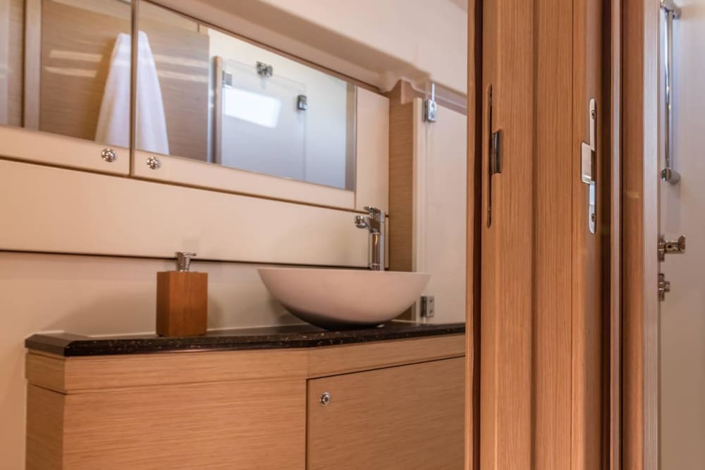 Проведите целый день, катаясь на парусной яхте в Ла Специи.