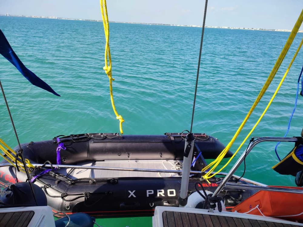 Profitez d'une journée complète de navigation à voile au Grau-du-Roi.