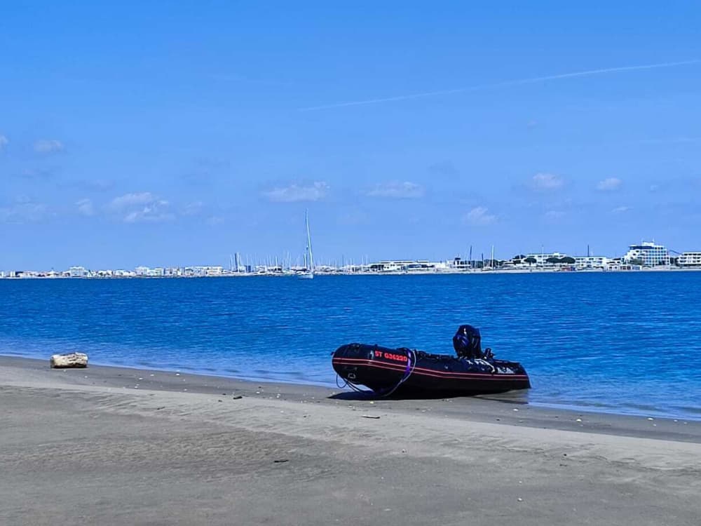 Profitez d'une journée complète de navigation à voile au Grau-du-Roi.