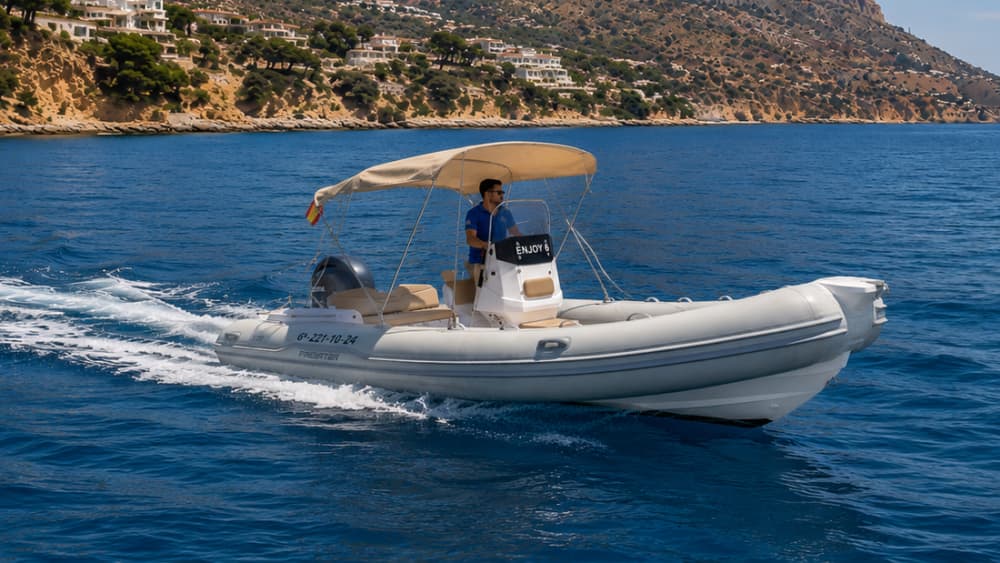 A day around Altea: Enjoy 8 hours of discovery by motorboat.