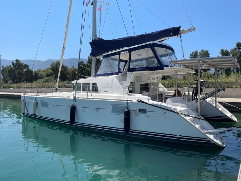 9 uur zeilen langs de kust van Vlorë