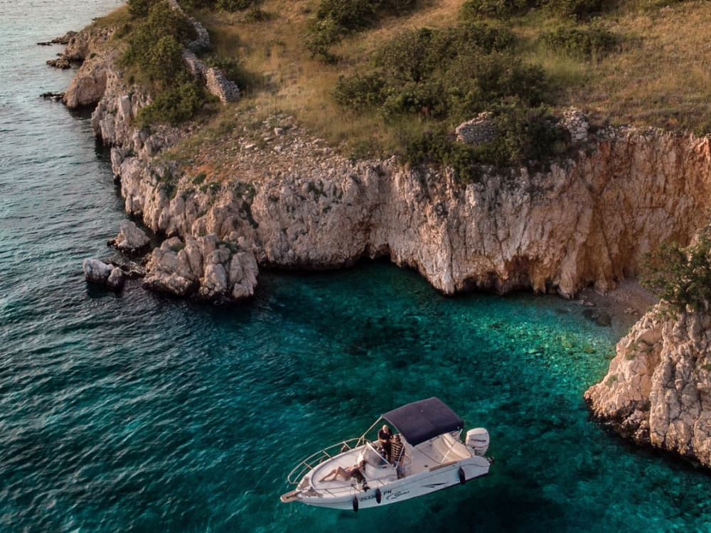 Wild Plavnik: Blaue Grotte, Wildtiere und Schnorchelabenteuer rund um Krk’s verstecktes Juwel
