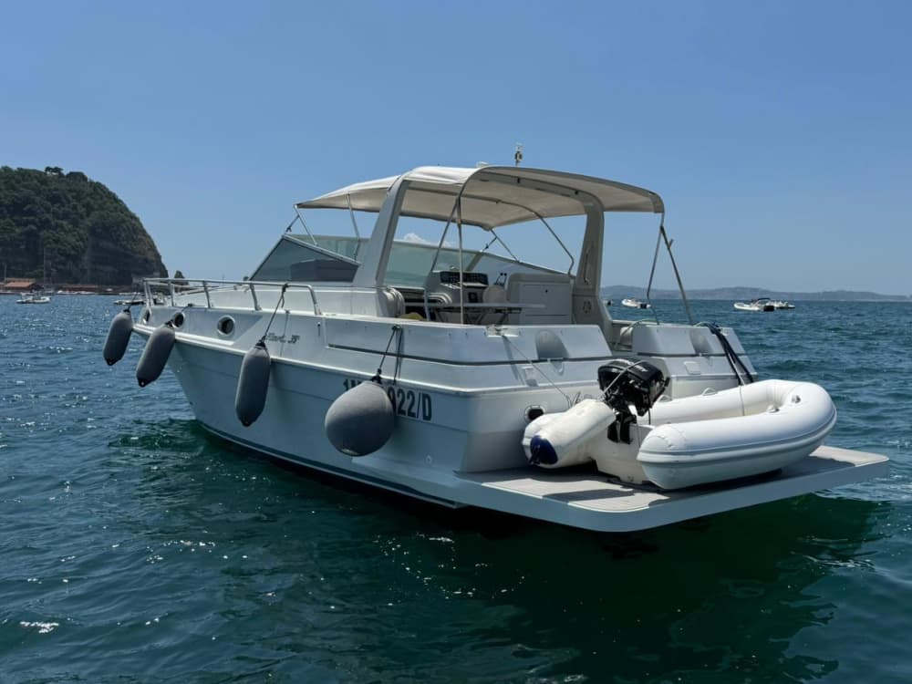 Tägliche Bootstour nach Ischia an Bord der „Viennetta“ – Eine raffinierte Reise durch Thermalwasser und versteckte Buchten