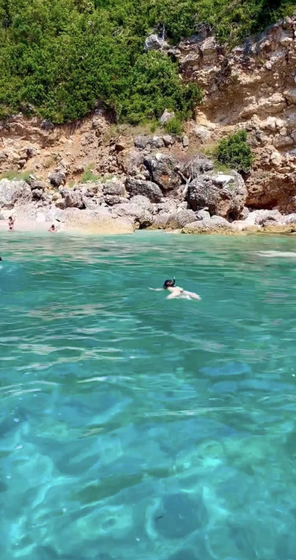 Fuga para a Lagoa Azul: cavernas escondidas e tesouros da ilha