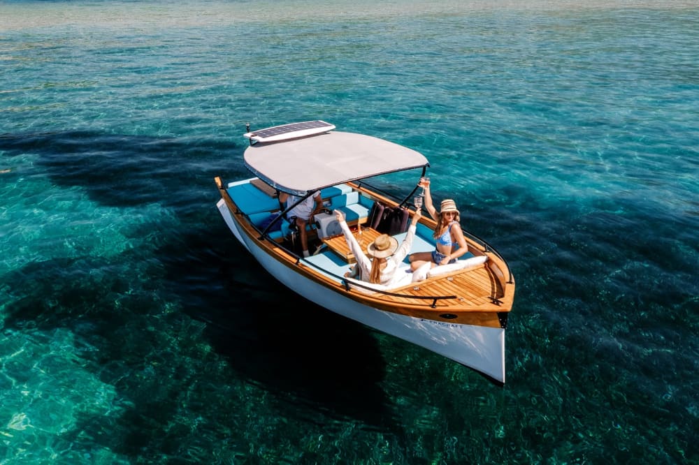 Fuga para a Lagoa Azul: cavernas escondidas e tesouros da ilha
