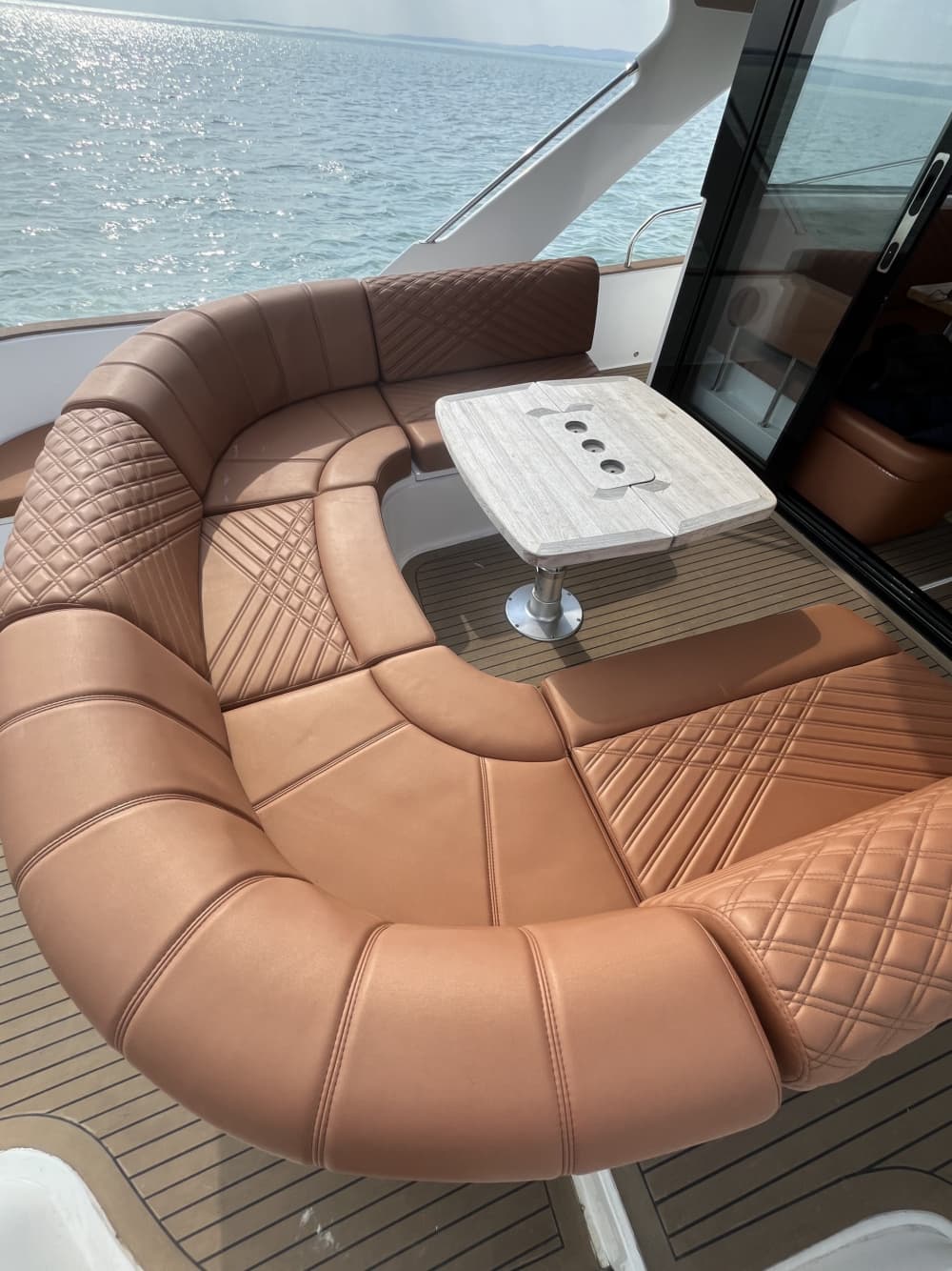 Une journée à Balatonakarattya en bateau à moteur