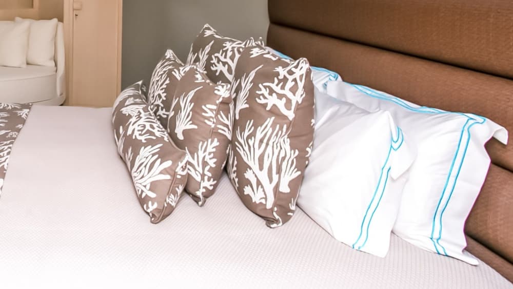 Antiparos, Panteronisi & Despotiko | Private Yacht Excursion (Full Day)