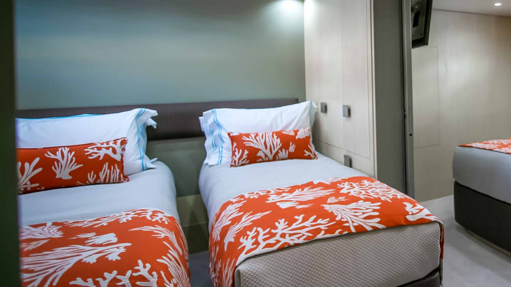 Antiparos, Panteronisi & Despotiko | Private Yacht Excursion (Full Day)