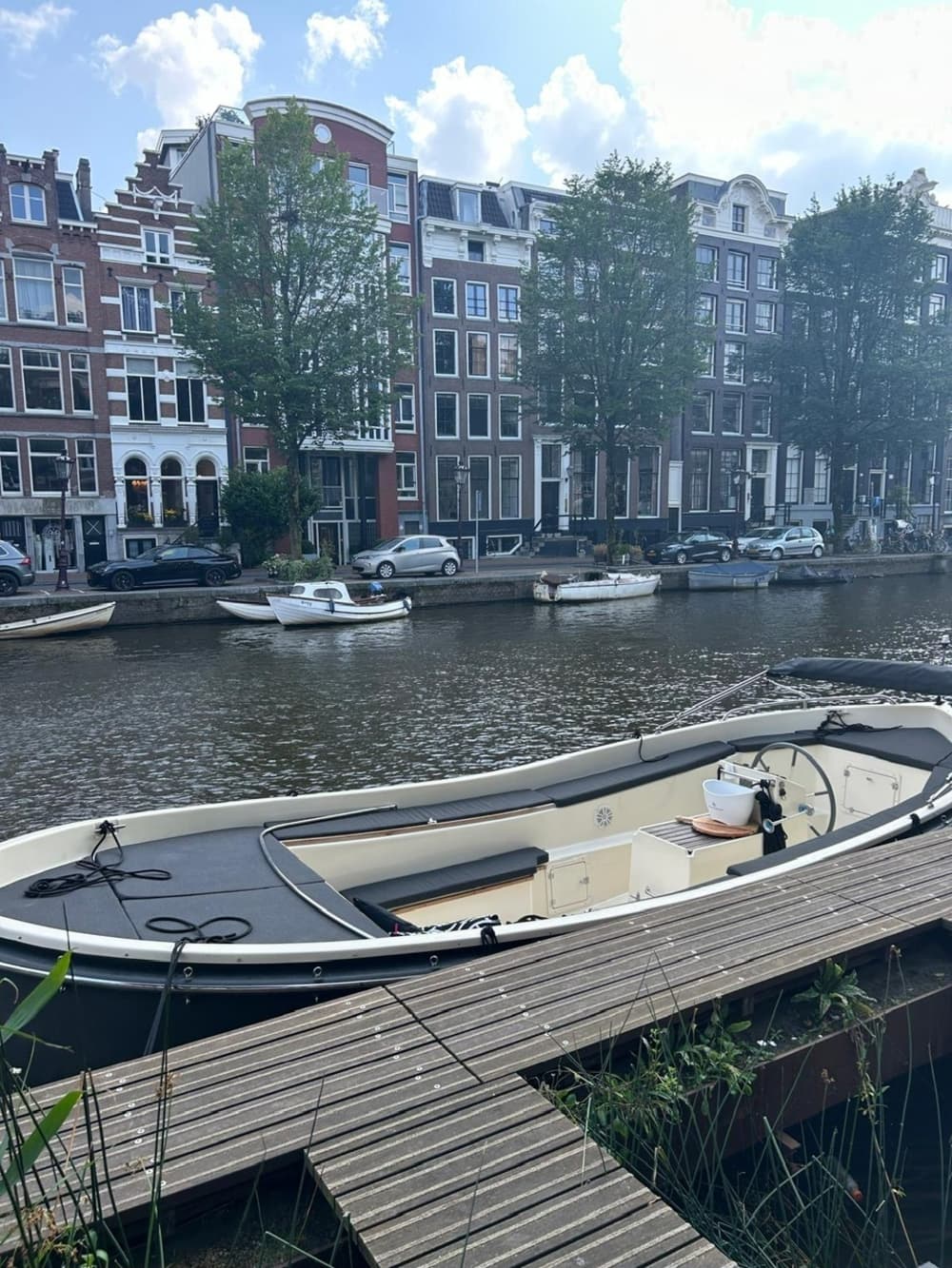 Seafury 730 sloop with an experienced skipper through the canals of Amsterdam.