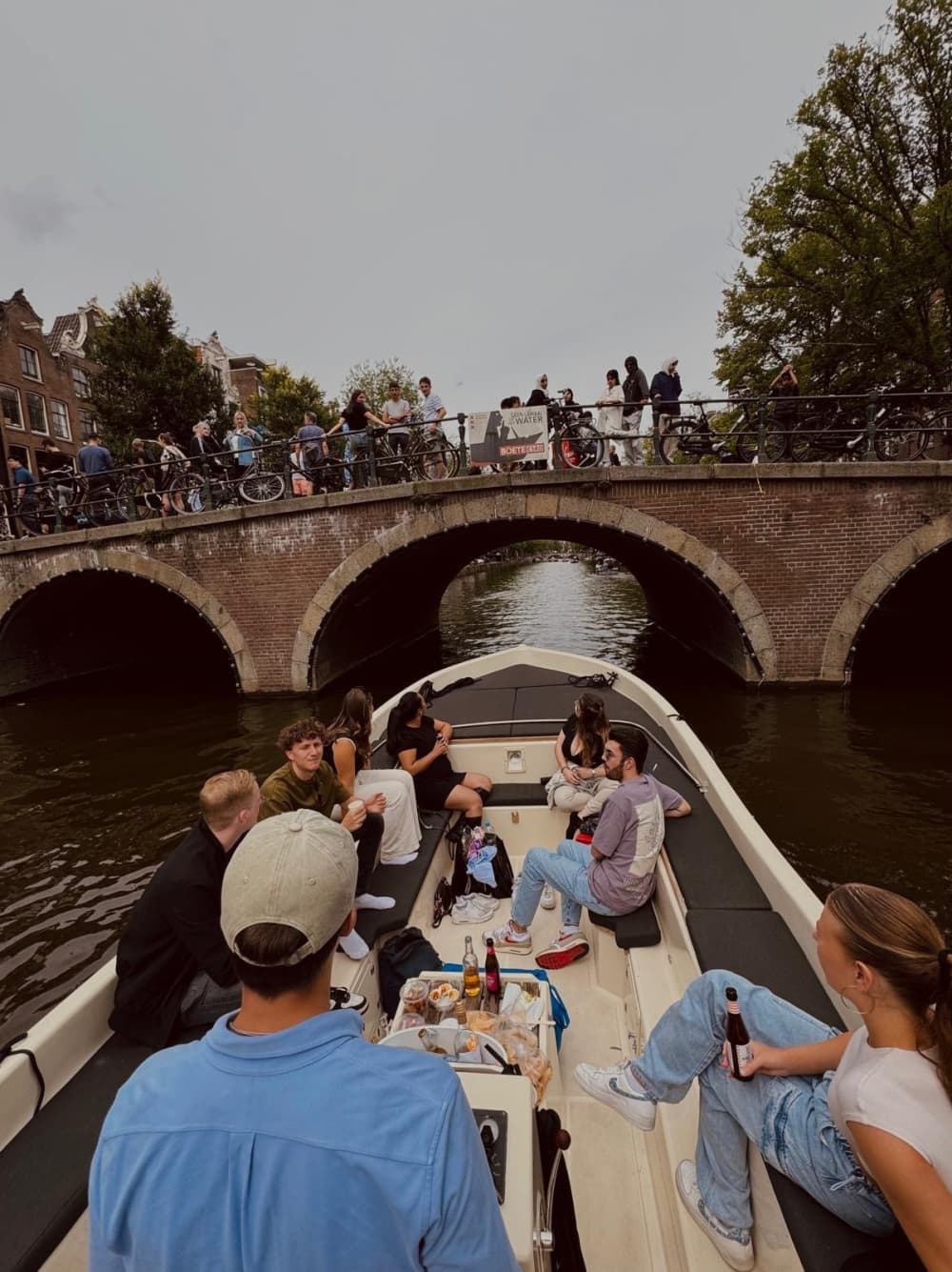Seafury 730 sloop with an experienced skipper through the canals of Amsterdam.