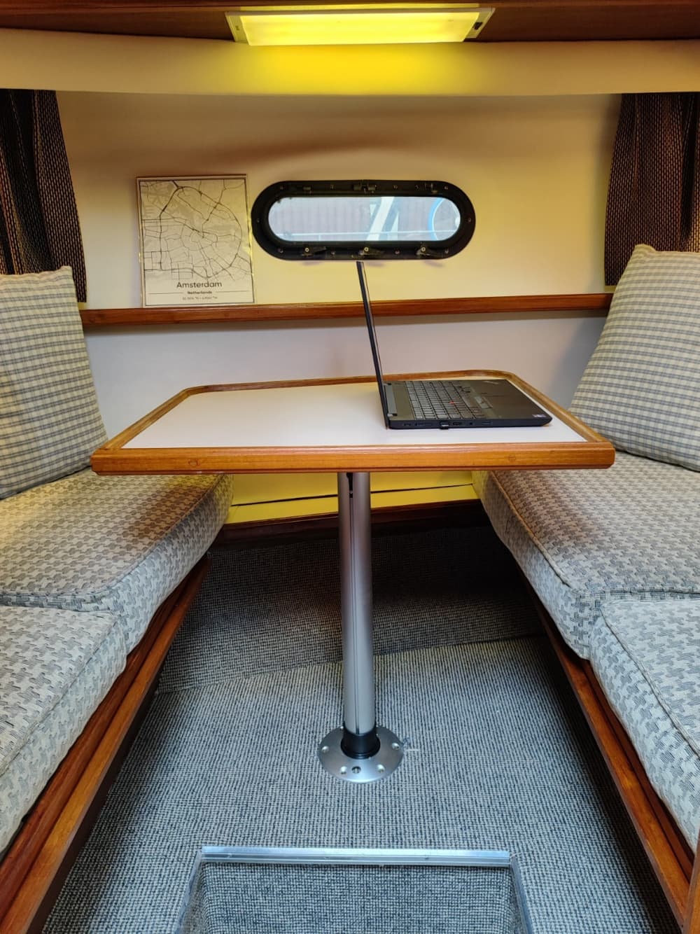 Descubre las costas de Zaandam: una excursión de un día completo a bordo de una lancha motora.