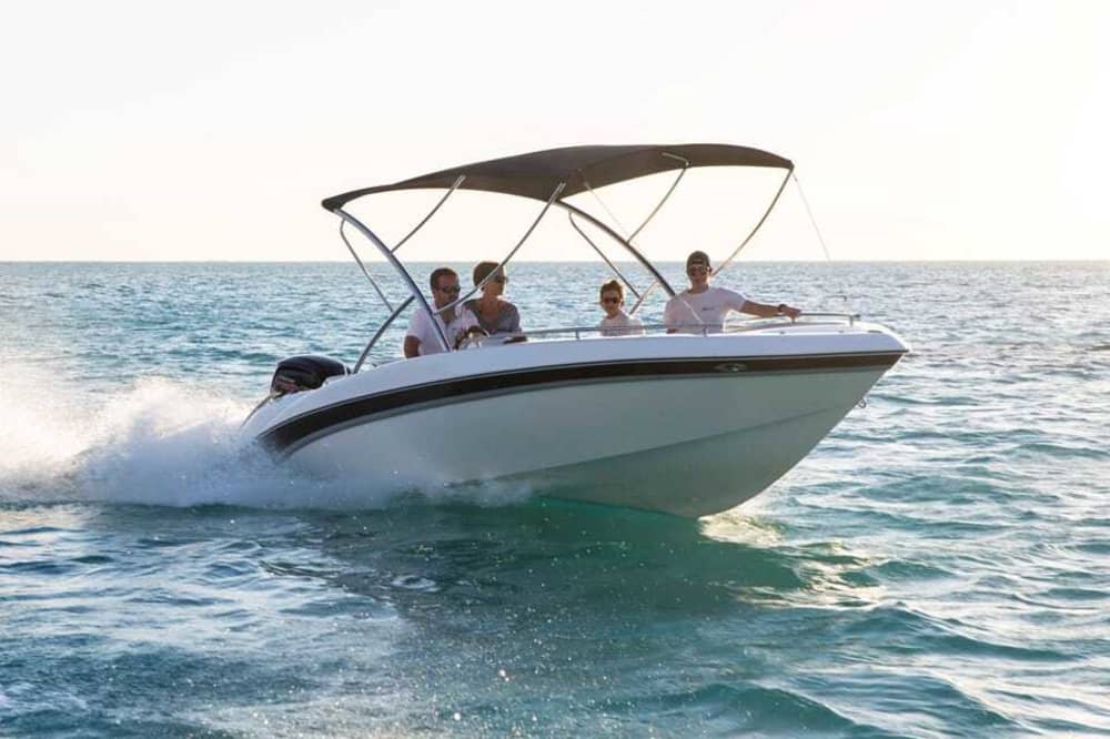 Private Tagestour mit dem Schnellboot – Abenteuer an der Lagune von Pointe d’Esny