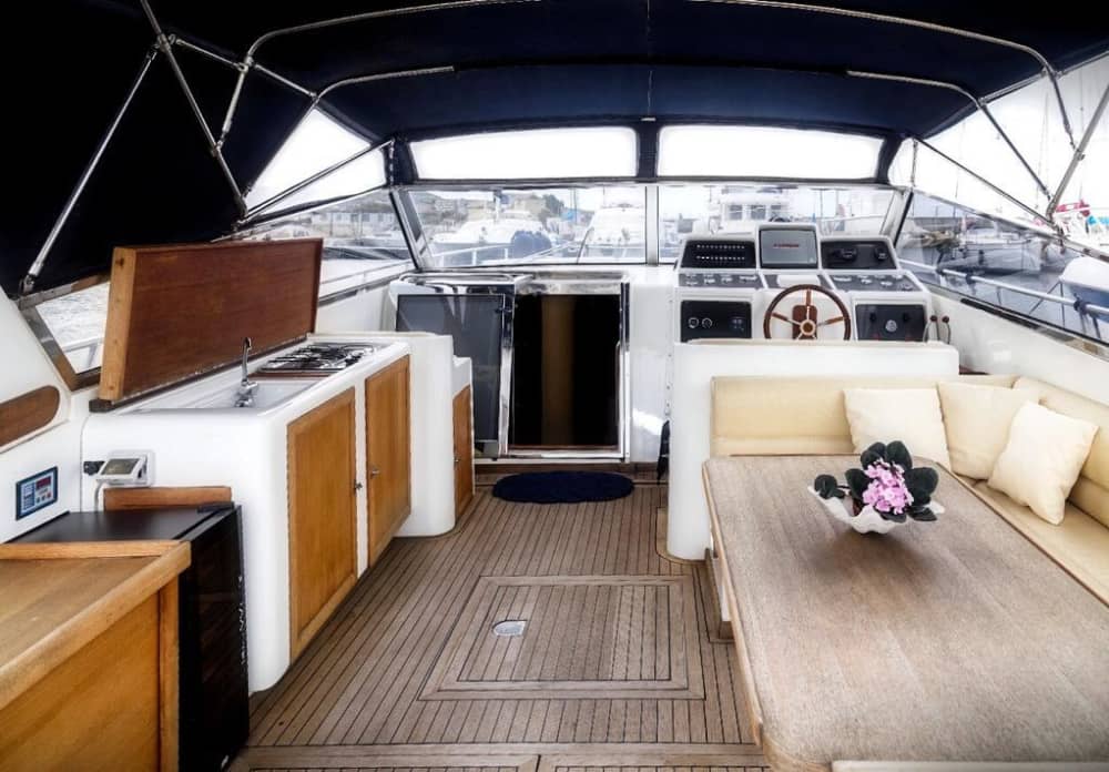 Een dagje rond Porto Corallo: geniet van 7 uur ontdekkingstocht op een motorboot.