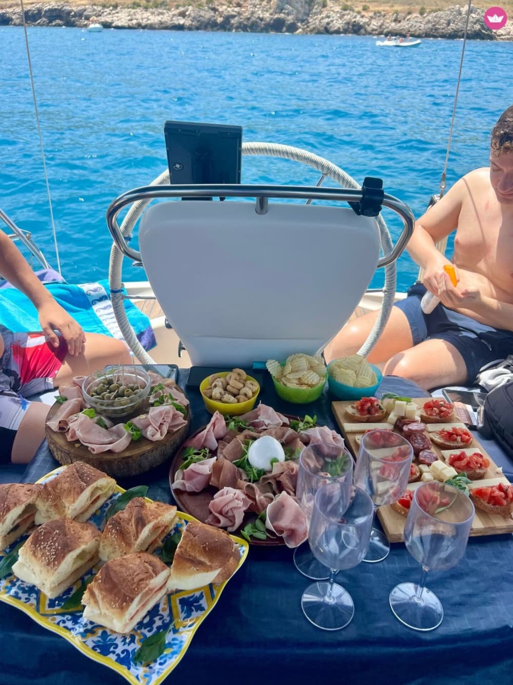 Almuerzo en Scopello: Navega y disfruta de la belleza siciliana en Sancho