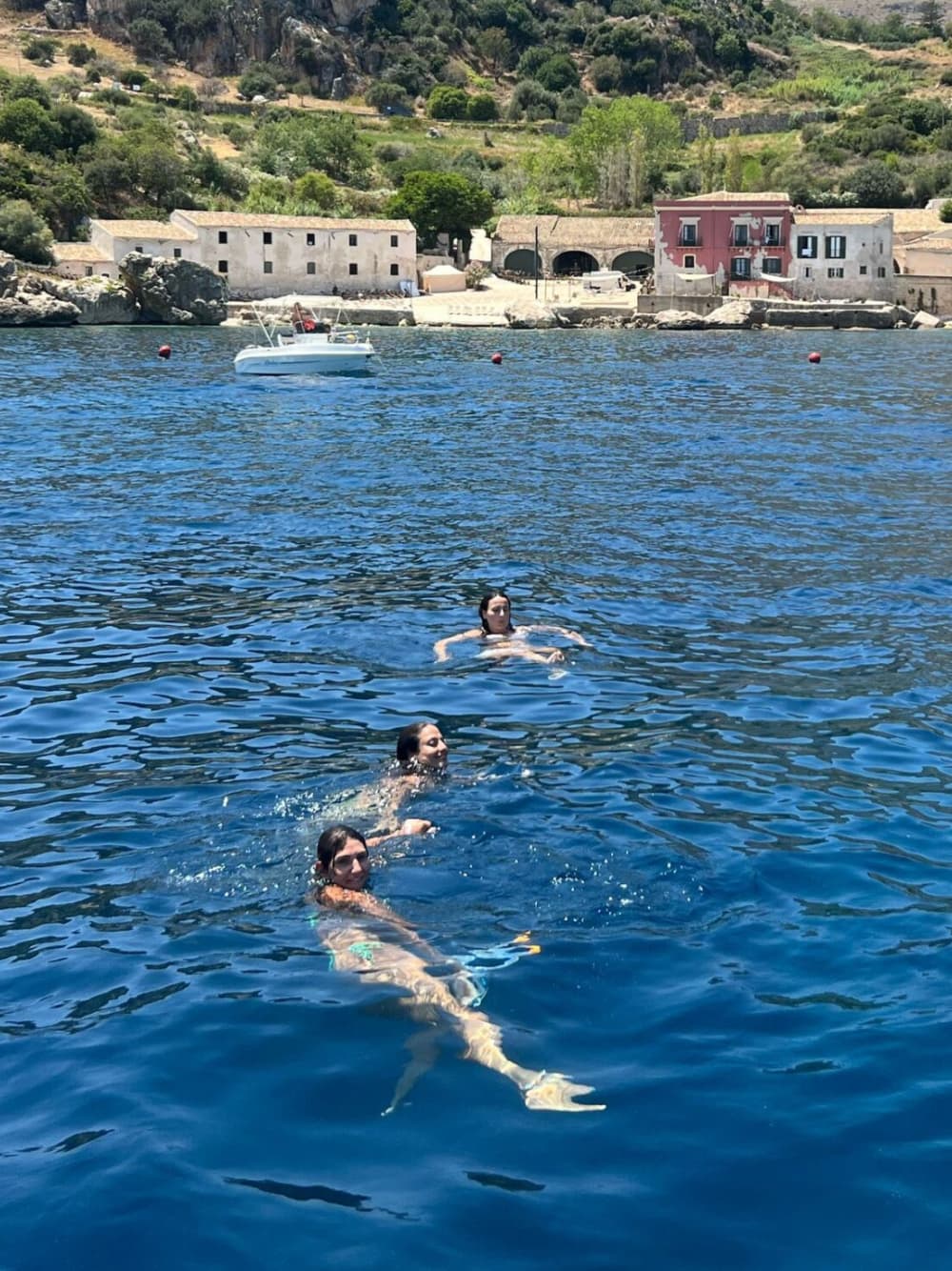 Las joyas costeras de Sicilia: Navegando por la Reserva Zingaro