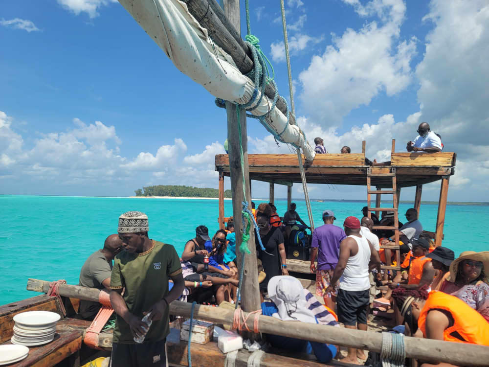 Escapada de día completo en velero: de Nungwi a la isla de Mnemba