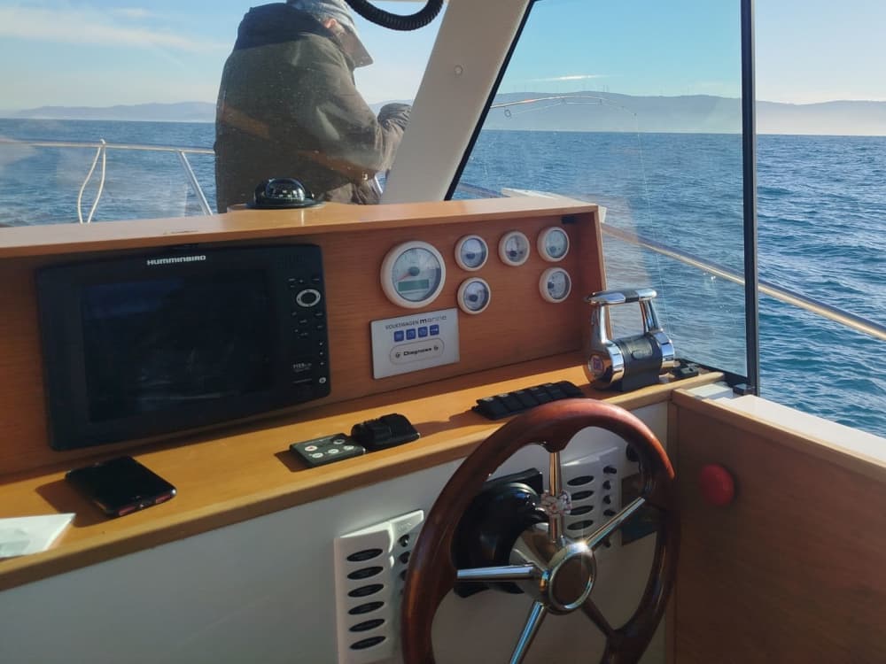 Beba, petisque e navegue – Pôr do sol mágico na água