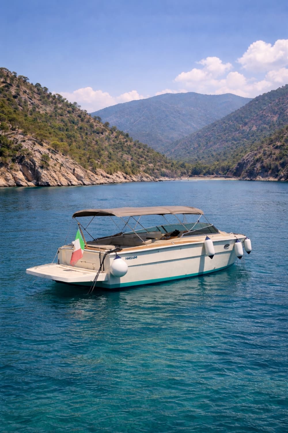 Excursión personalizada en catamarán entre Capri y Amalfi.