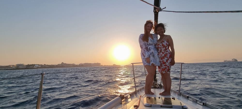 Роскошный частный круиз на яхте на весь день по Родосу – изысканный обед и ужин, коктейли и шампанское.