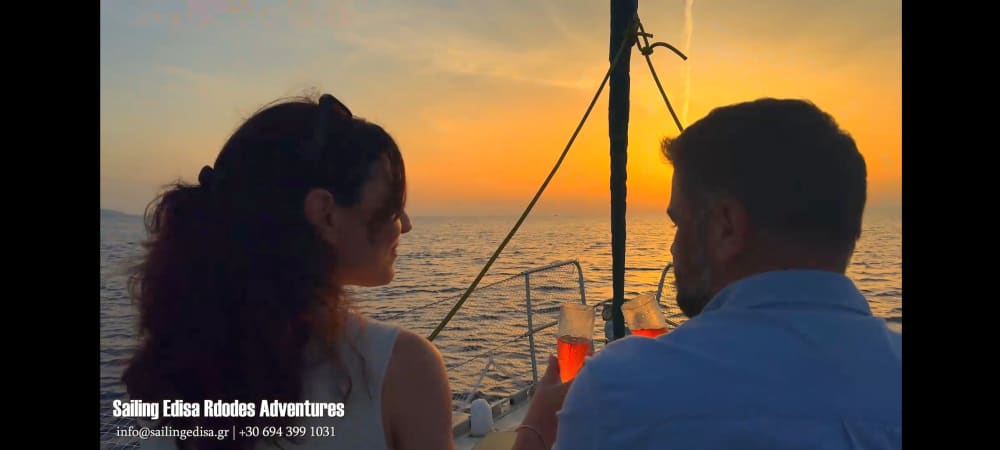 Роскошный частный круиз на яхте на весь день по Родосу – изысканный обед и ужин, коктейли и шампанское.