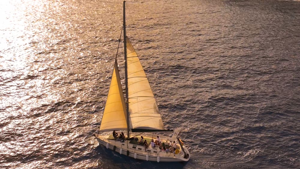 Роскошный частный круиз на яхте на весь день по Родосу – изысканный обед и ужин, коктейли и шампанское.