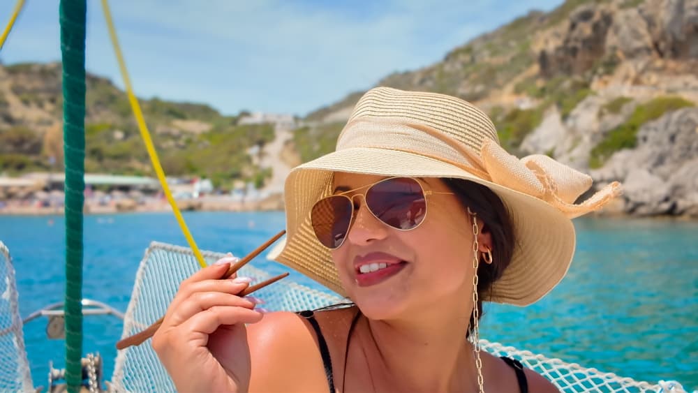 💖 Romance in Rhodes 🌅⛵
A Private Luxury Sunset Sailing Experience with Gourmet Vietnamese Cuisine 🥢🍤, Premium C.A.I.R. Wine 🍷, Champagne 🥂🍾 & a Complimentary Signature Cocktail🍹