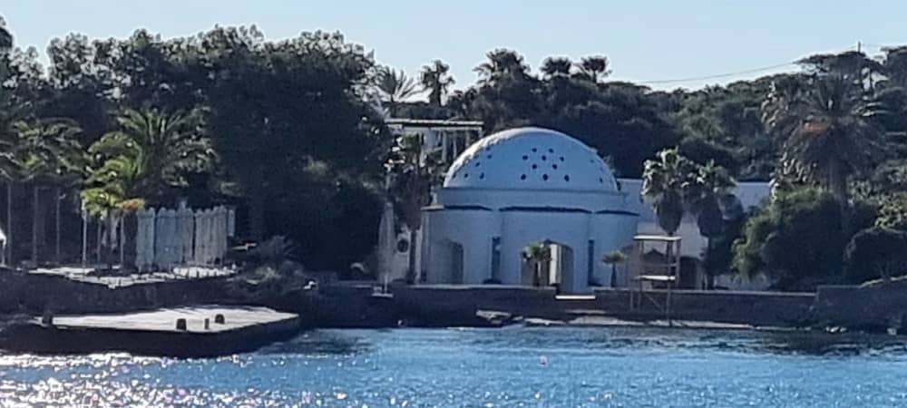 💖 Romance in Rhodes 🌅⛵
A Private Luxury Sunset Sailing Experience with Gourmet Vietnamese Cuisine 🥢🍤, Premium C.A.I.R. Wine 🍷, Champagne 🥂🍾 & a Complimentary Signature Cocktail🍹