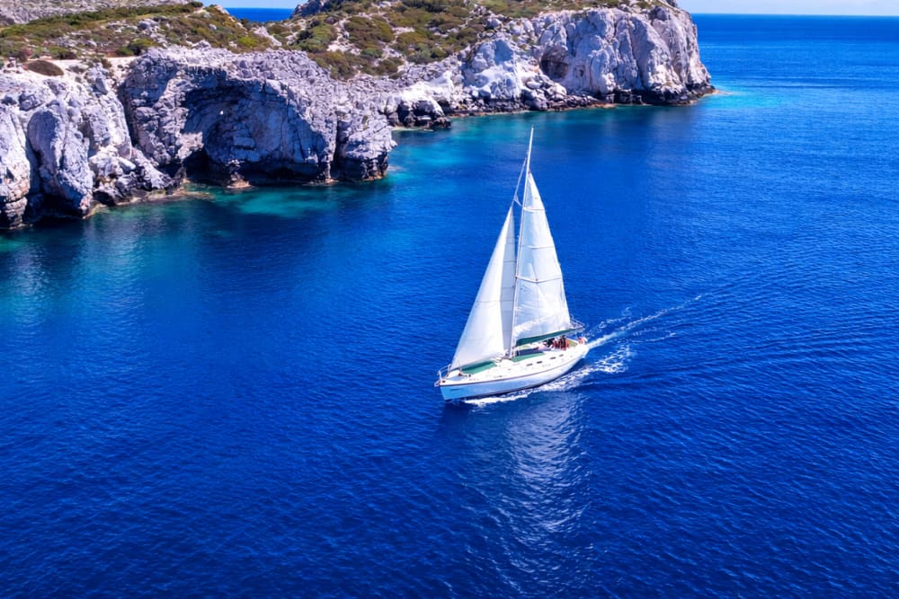 Роскошный частный круиз на яхте на весь день по Родосу – изысканный обед и ужин, коктейли и шампанское.