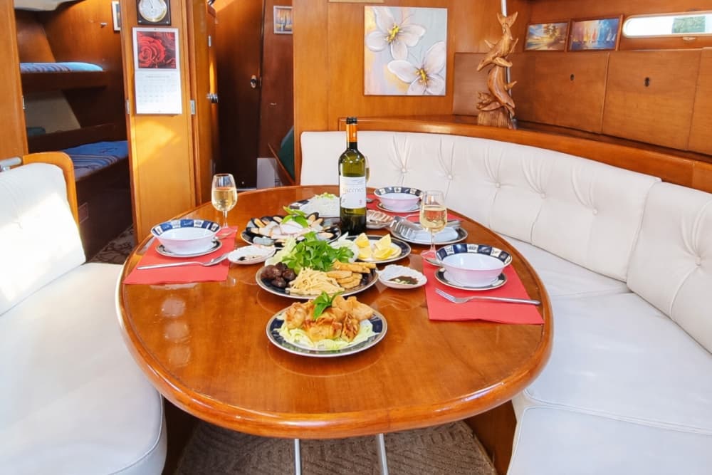 Luxuriöses privates Sonnenuntergangsdinner auf Rhodos – Mediterraner/Asiatischer Meeresfrüchte-Hotpot