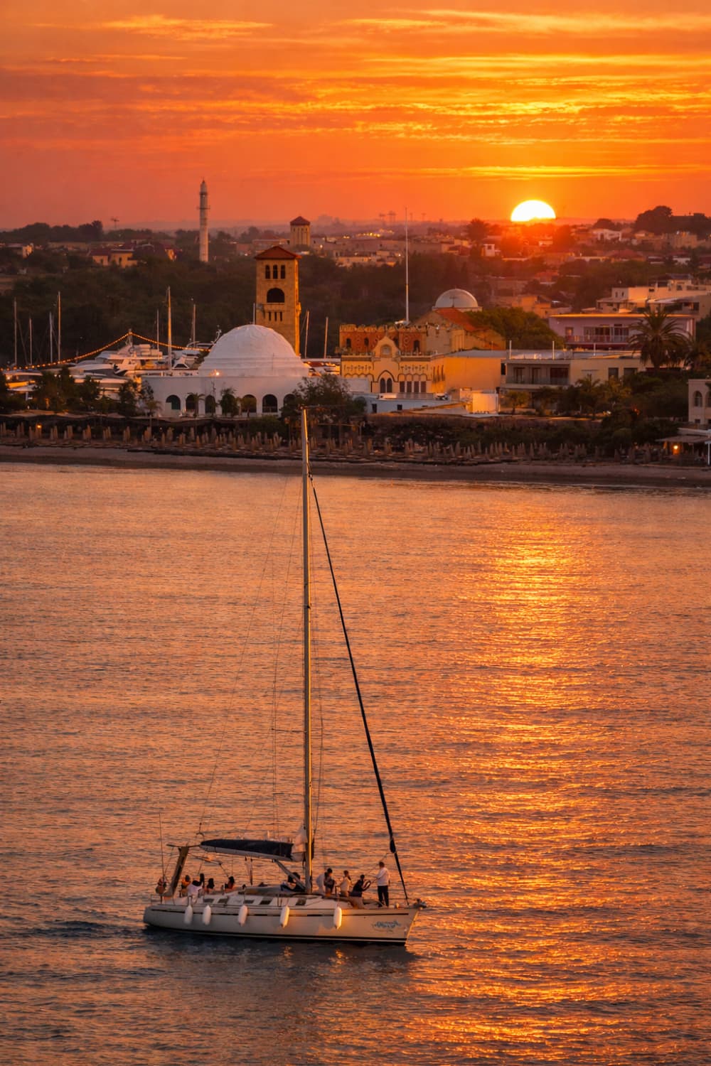 Prywatny luksusowy jacht żaglowy Rodos – koktajle o zachodzie słońca, szampan, świeże owoce sezonowe i wietnamskie przekąski rzemieślnicze