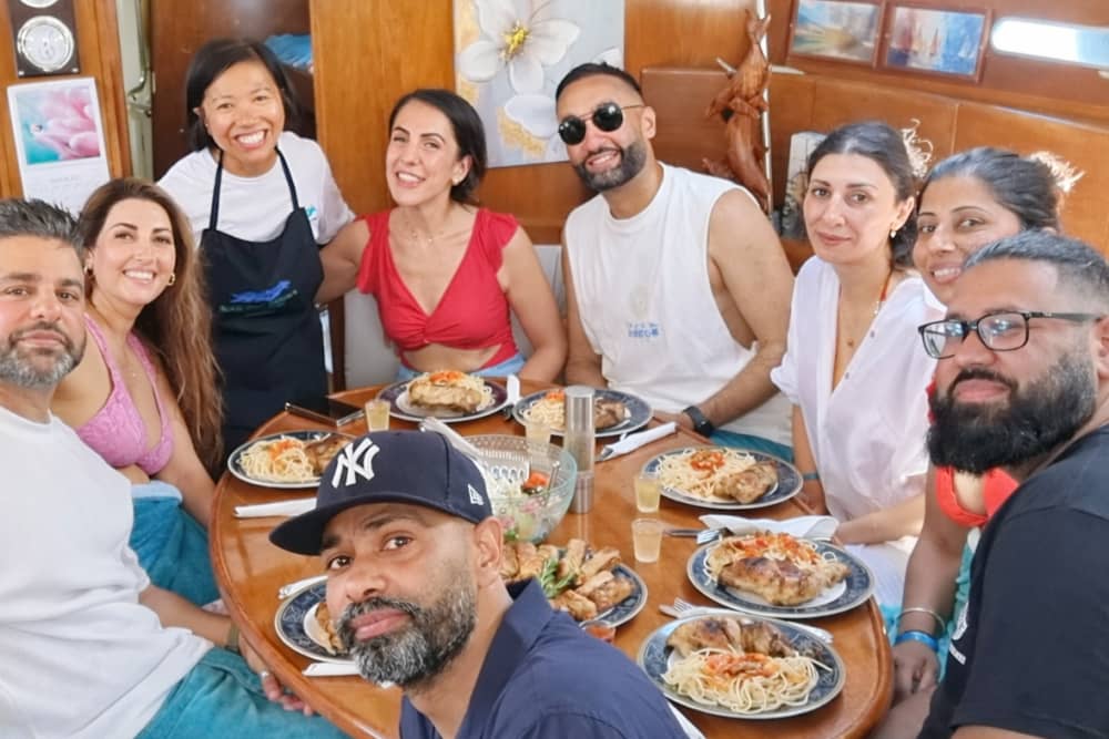 Роскошная частная парусная яхта на Родосе – путешествие к потрясающим островам с изысканным средиземноморско-азиатским обедом, шампанским, коктейлями и винами премиум-класса.