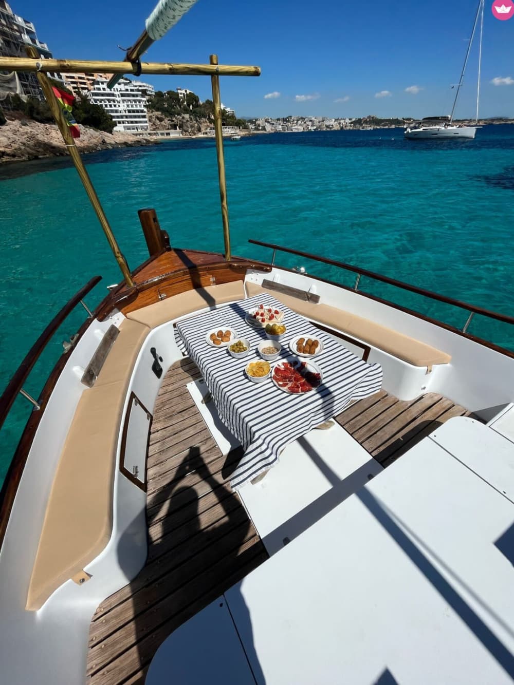 Crociera autentica di 4 ore nel Mediterraneo a bordo di una Capeador 43