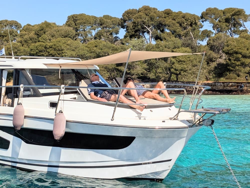2 ore di sole intorno a Cannes su un motoscafo