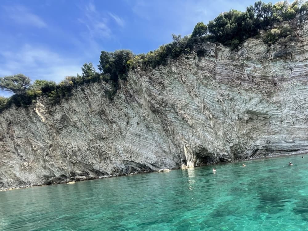 Från Saranda till Himara – Privat båttur med stränder och historia